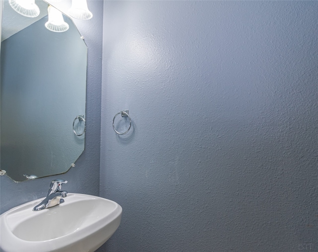 bathroom featuring sink