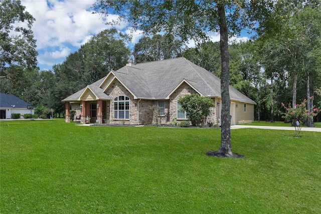 craftsman house featuring a front lawn