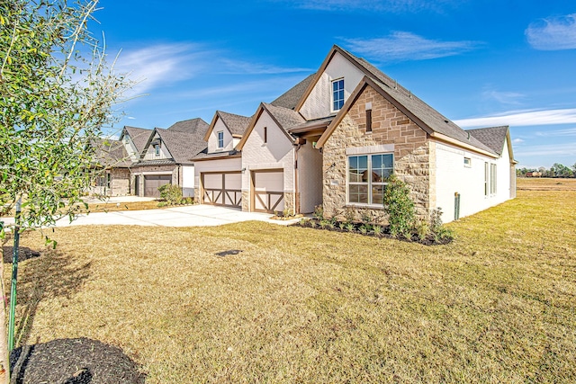 view of front facade with a front lawn