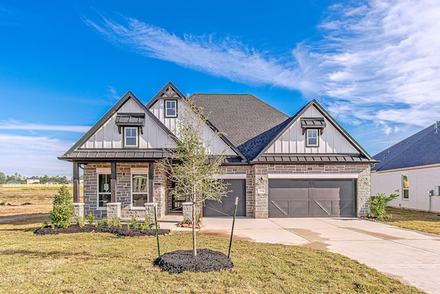 view of front of property featuring a front lawn, a garage, and a porch