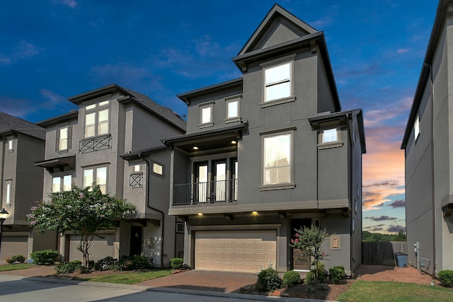 townhome / multi-family property featuring a garage