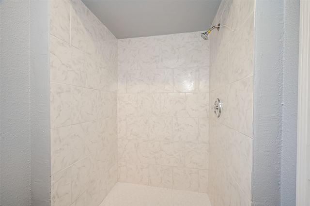 bathroom featuring tiled shower