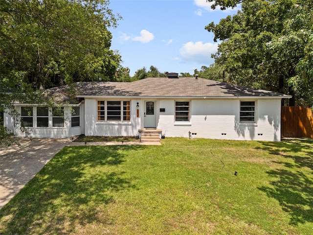 single story home featuring a front lawn