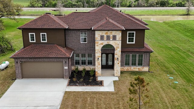 view of front facade featuring a front lawn and a garage