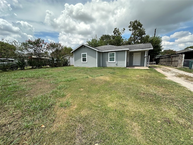 view of front of house with a front lawn