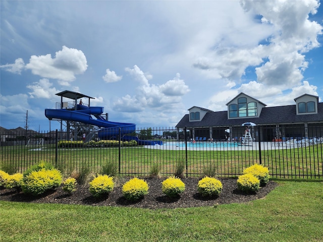 view of yard featuring fence and a fenced in pool