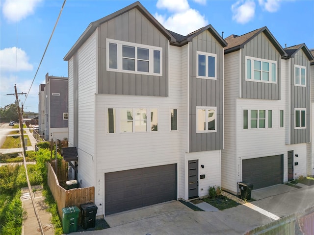 view of front of house featuring a garage