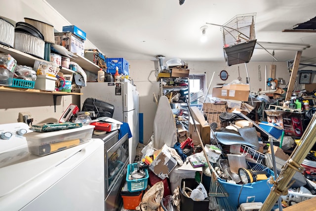 garage with washer / dryer