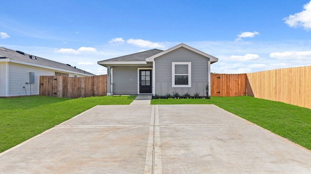 view of front of house featuring a front yard