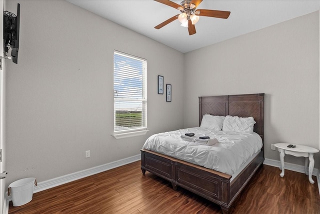 119 Velasco Shores Dr, Surfside Beach, TX 77541 - bedroom with wood finished floors and ceiling fan