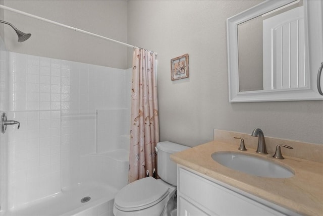 119 Velasco Shores Dr, Surfside Beach, TX 77541 - bathroom with curtained shower and vanity