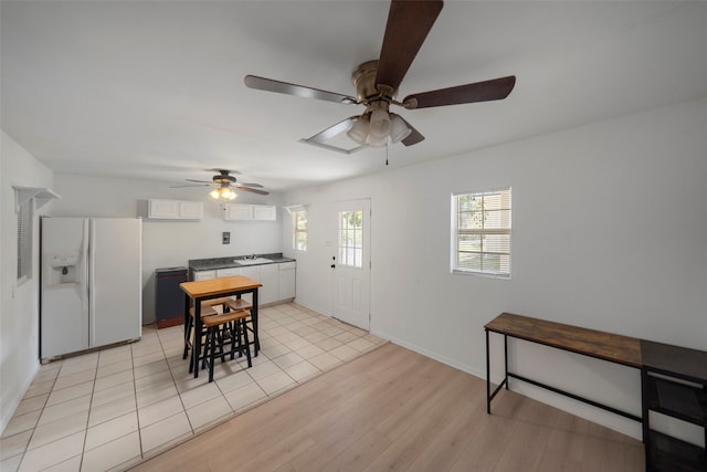 dining space featuring light hardwood / wood-style floors, sink, and ceiling fan