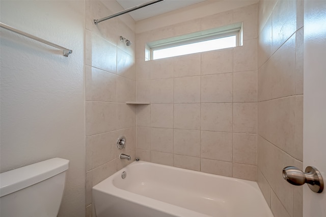 bathroom with tiled shower / bath and toilet