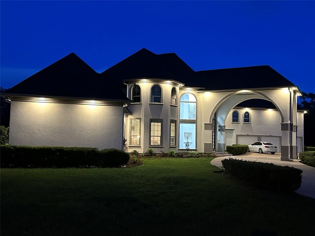 view of front facade with a garage and a yard