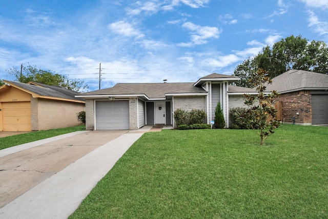 ranch-style home featuring a front lawn