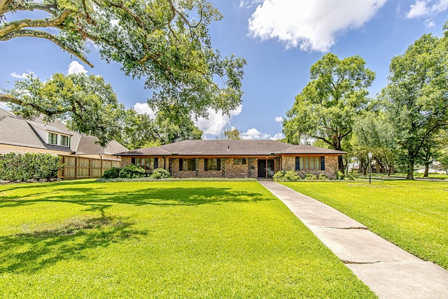 single story home with a front yard