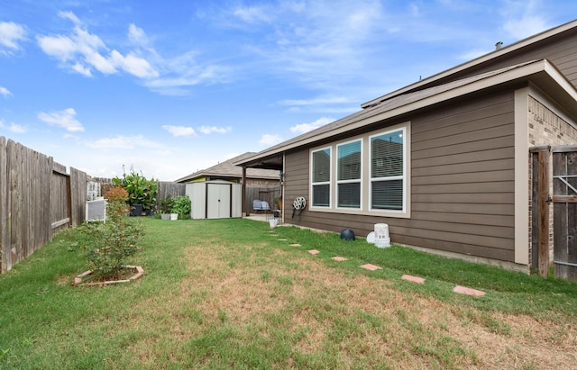 view of yard featuring a storage shed