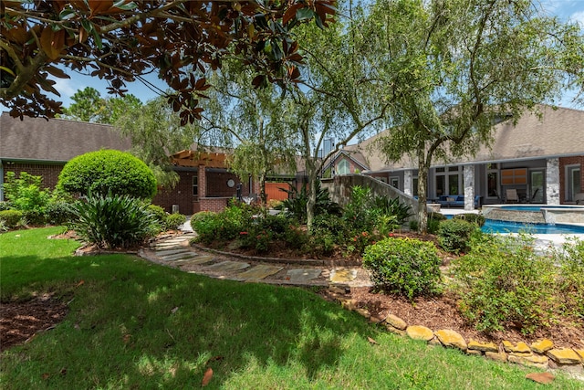 view of front of property with a front yard