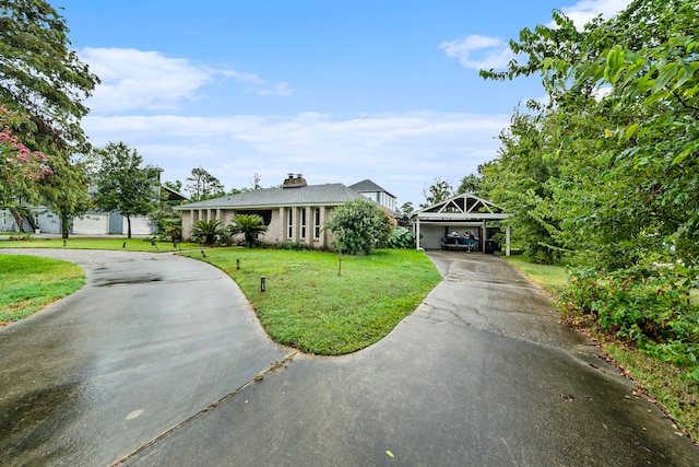 view of front of property with a front yard