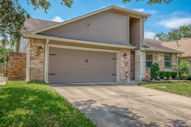 view of front of property featuring a garage and a front yard