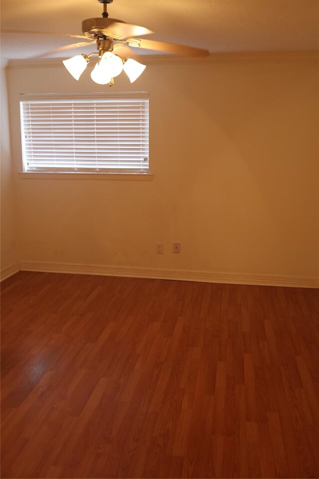 unfurnished room with dark wood-type flooring and ceiling fan