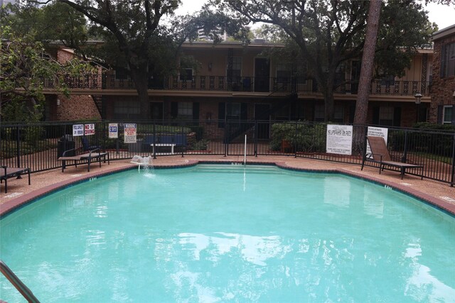 view of pool with pool water feature