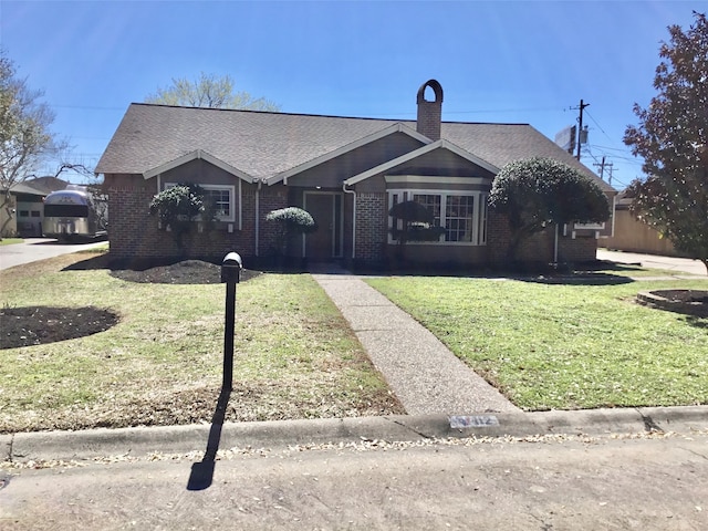 view of front of home featuring a front yard