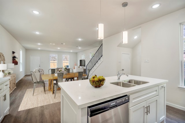 kitchen with dishwasher, a kitchen island with sink, dark wood-type flooring, sink, and white cabinetry