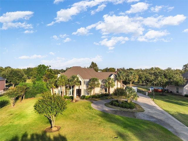 view of front of house featuring a front yard