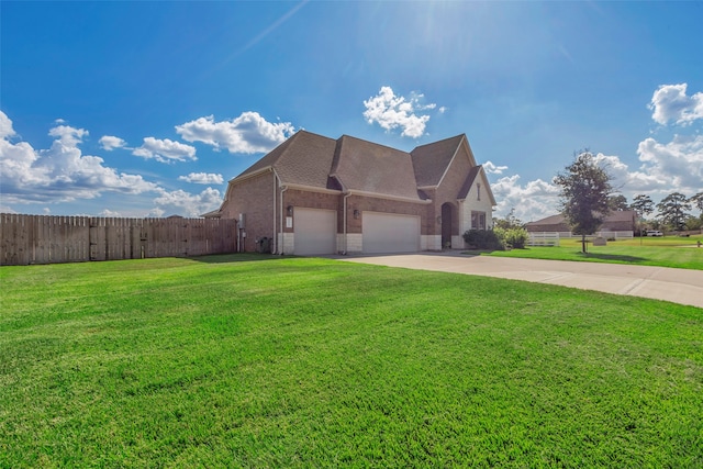 view of front facade featuring a garage and a front lawn