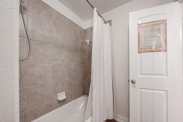 bathroom featuring shower / bath combo