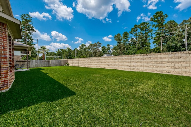 view of yard featuring a fenced backyard