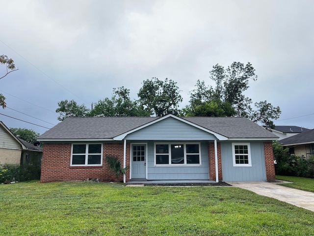 ranch-style home with a front yard