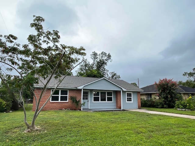 ranch-style home with a front yard