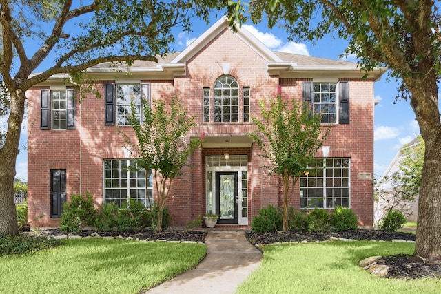 view of front facade featuring a front lawn