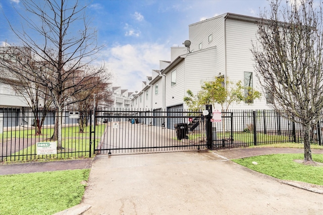 view of gate featuring a lawn