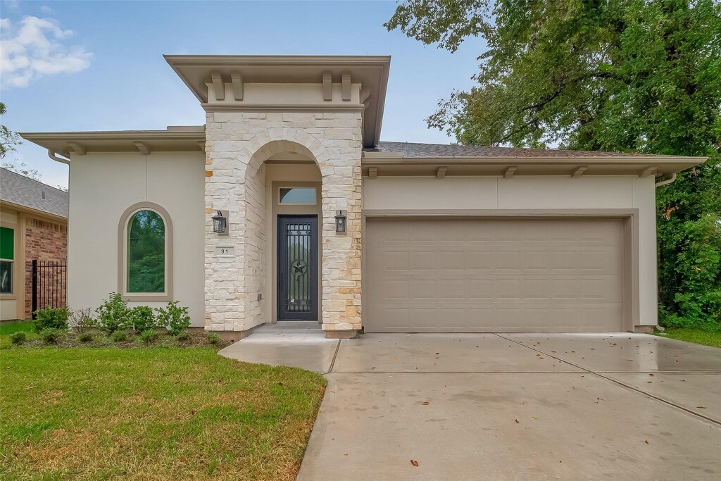 view of front of home with a garage and a front yard