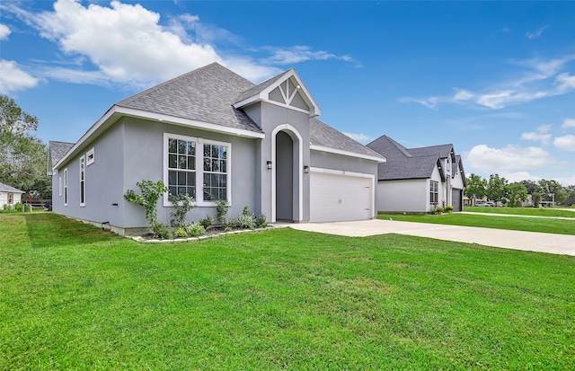 view of front of home featuring a front yard and a garage