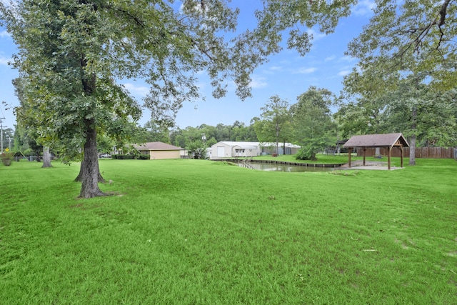 view of yard featuring a water view