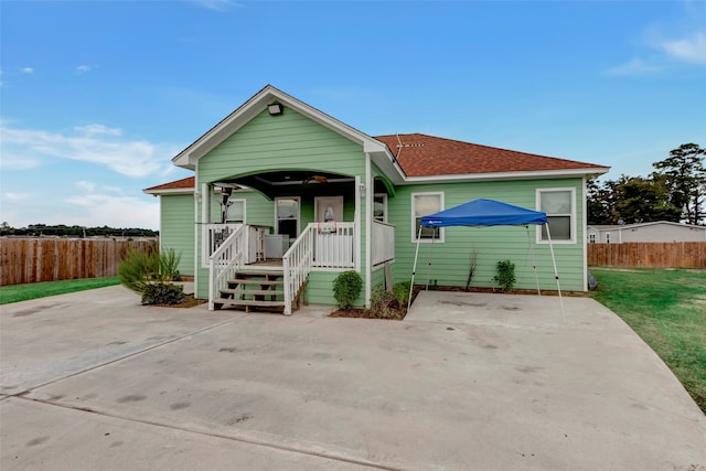 view of front of home featuring a front yard and a porch