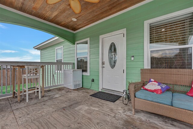 entrance to property with ceiling fan