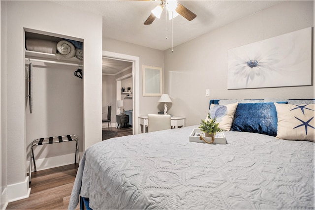 bedroom with a closet, wood-type flooring, a textured ceiling, and ceiling fan