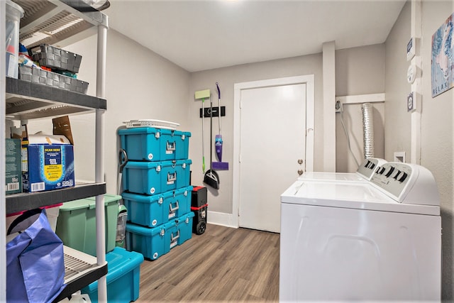 laundry area featuring hardwood / wood-style floors and independent washer and dryer