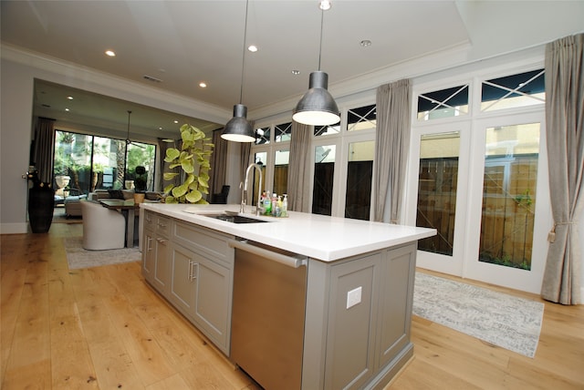 kitchen featuring dishwasher, light hardwood / wood-style floors, a kitchen island with sink, ornamental molding, and sink