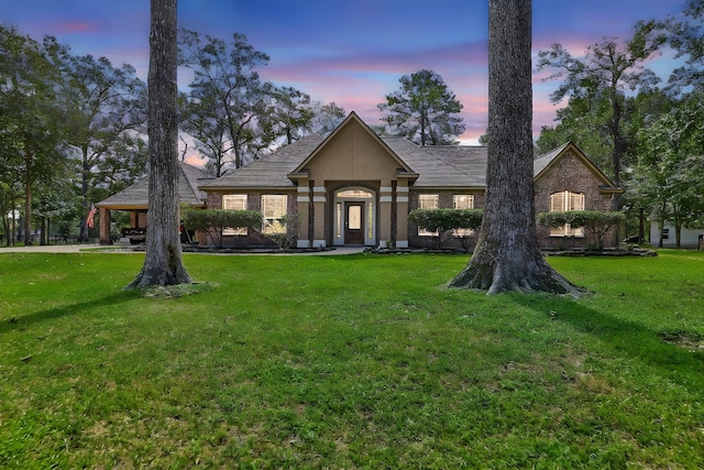 view of front of home featuring a yard