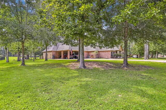 view of front of house featuring a front yard and a carport