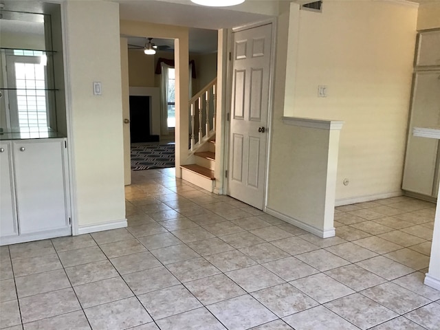 unfurnished room featuring light tile patterned flooring and ceiling fan