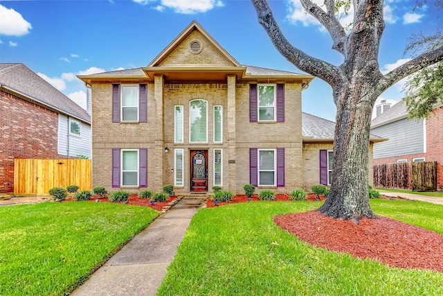 view of front of property with a front yard