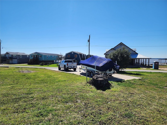 view of yard with a residential view