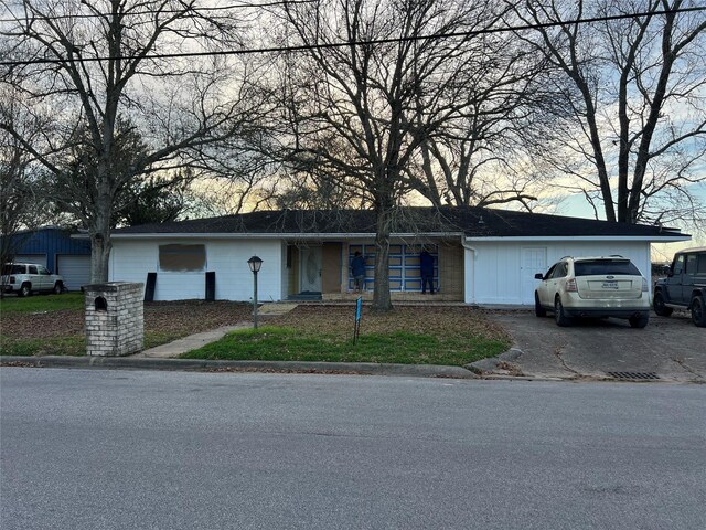 single story home featuring a garage